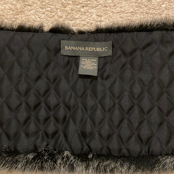 Faux Fur Banana Republic Scarf - Picture 2 of 10
